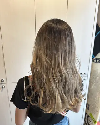 ロング カラー あべ ゆうかのヘアスタイル