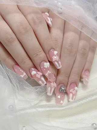 ネイル 🦋 MiKi 🦋 ネイルサロンのネイルデザイン