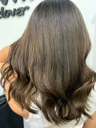 セミロング カラー ヘアアレンジ 🤍韓国風レイヤー/ 艶髪🤍鳥越美羽のヘアスタイル