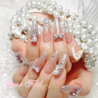 ネイル 🦋 Queenieのネイルデザイン