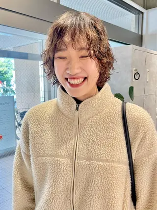 ショート パーマ ダブルカラー,透け カラーHINARIのヘアスタイル