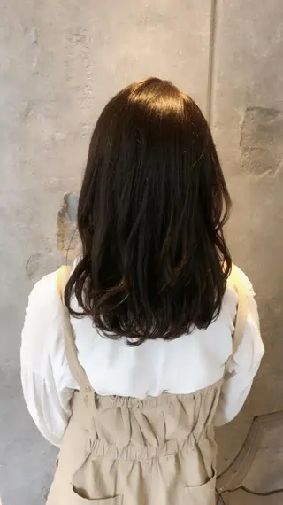 ミディアム カラー 大久保 遥日のヘアスタイル
