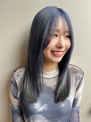 ロング MARU.縮毛矯正 デザインカラーのヘアスタイル