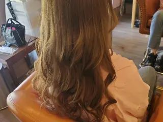 ロング カラー ネイル マツエク・マツパ アイブロウ spa hair ark 富井直美のヘアスタイル