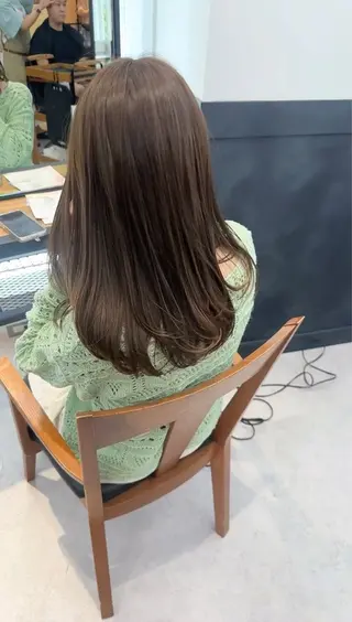 ミディアム カラー パーマ ヘアアレンジ メンズ キッズ ネイル マツエク・マツパ アイブロウ レイヤーカット／顔周 りカット/縮毛矯正のヘアスタイル