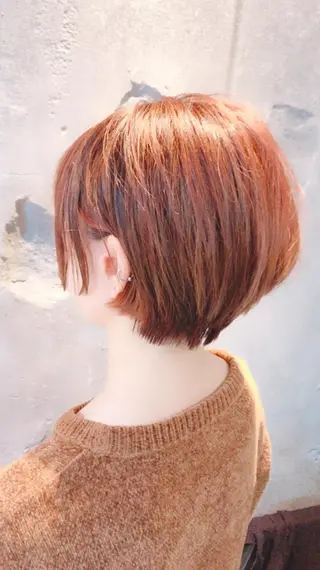 ショート カラー 大久保 遥日のヘアスタイル