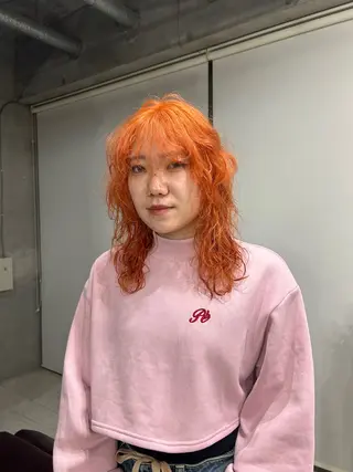セミロング Hiyo 外国人風くせ毛パーマのヘアスタイル