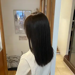 ミディアム カラー 秋元 佳乃のヘアスタイル