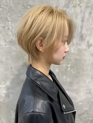 ショート カラー ヘアアレンジ ハイトーン特化🤍 浦住のヘアスタイル