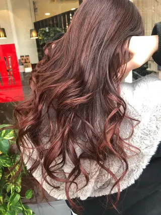 ロング デザインカラー✨新倉 佑奈のヘアスタイル