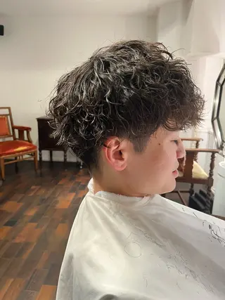 ショート パーマ メンズ 逢坂 智也のヘアスタイル