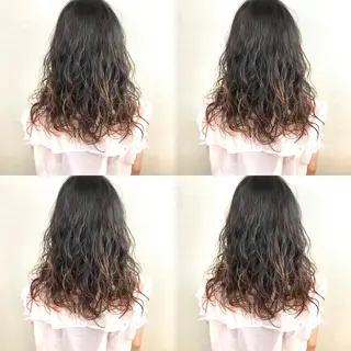 セミロング パーマ 韓国レイヤーカット/ ダブルカラーのヘアスタイル