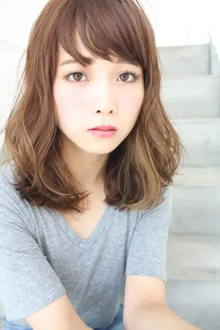 ミディアム カラー パーマ tuuli トゥーリのヘアスタイル