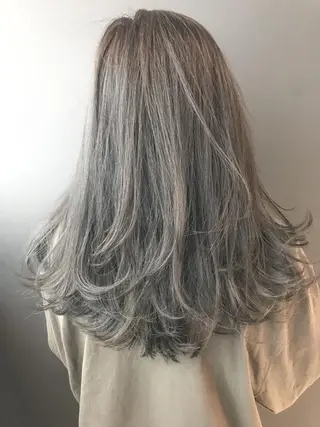 セミロング カラー BOX mico.のヘアスタイル