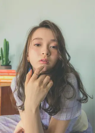 ミディアム アダチ コウスケのヘアスタイル