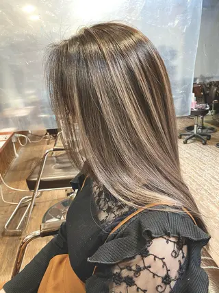 ミディアム カラー 白髪ぼかし バレイヤージュ志鎌のヘアスタイル