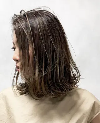 ミディアム カラー オタク美容師🎮 AKARIのヘアスタイル