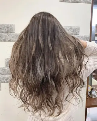 ロング カラー 薄田 珠美のヘアスタイル