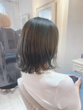 ミディアム カラー HATSUMEI 勅使瓦 祥のヘアスタイル