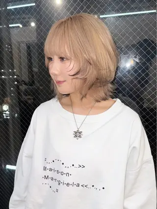 ミディアム カラー ヘアアレンジ lani ブリーチ /ダブルカラーのヘアスタイル