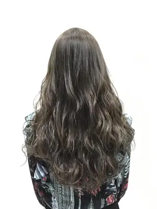 ロング ブリーチカラー☆ 再生トリートメントのヘアスタイル