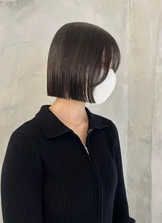 ミディアム 切りっぱなしボブ/ 艶カラー/綾莉のヘアスタイル