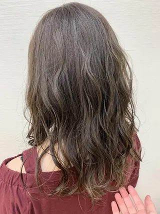 セミロング カラー 中垣 南のヘアスタイル