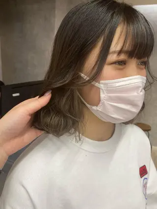 ミディアム Cielro/ダブル カラー/西田咲希のヘアスタイル