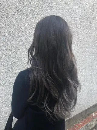 ロング 白髪ぼかし×デザイン 🕊️🫧ホウジョウのヘアスタイル