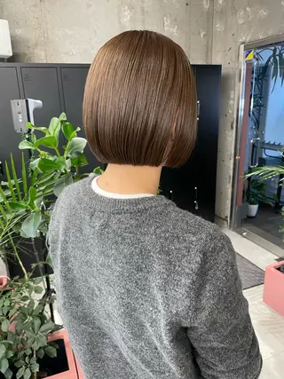 ショート MIFA レイヤー／パーマのヘアスタイル