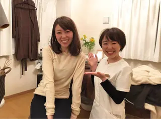 セミロング ヘアアレンジ キッズ ネイル マツエク・マツパ ニキビ跡専門サロン Ainaのエステ・リラクイメージ