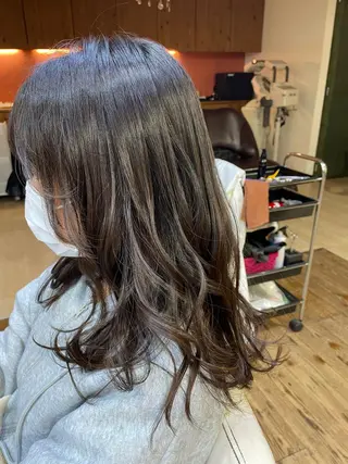 ミディアム 山木 裕子のヘアスタイル