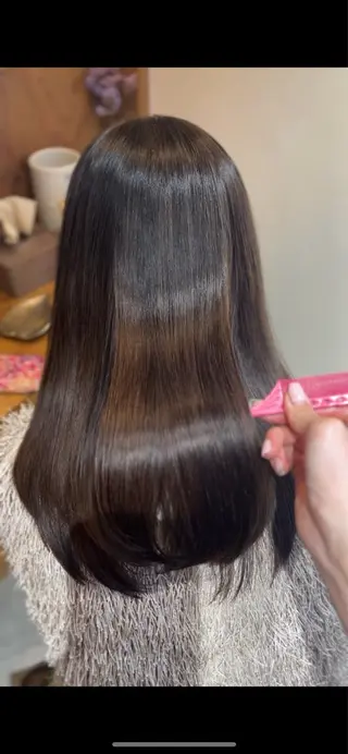 ミディアム 塩川ももこ/ 自然な縮毛矯正のヘアスタイル