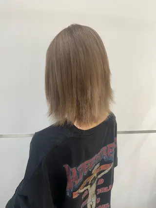 ショート ハイトーン/うる艶 カラー Mioのヘアスタイル