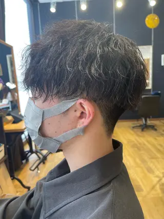 パーマ メンズ 折本 遥希のヘアスタイル