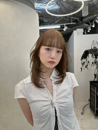 セミロング カラー 韓国風レイヤーカラー ライムのヘアスタイル