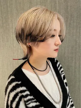 ショート カラー ブリーチ😼 ボブ✍️レイヤーのヘアスタイル