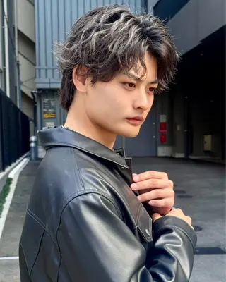 メンズ 曲がる縮毛矯正 センターパート/翼のヘアスタイル