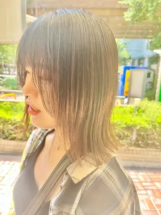ミディアム 岡田 優香のヘアスタイル