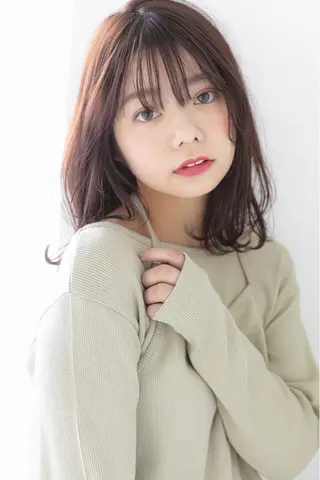 セミロング カラー オリーブ/アッシュ やわらか透明感カラーのヘアスタイル