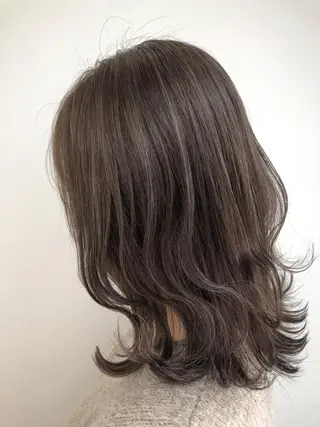 セミロング カラー 【透明感、艶髪】西村 有司のヘアスタイル
