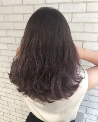 ミディアム カラー 小島 侑衣のヘアスタイル