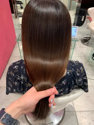 yaya✂︎ 美髪/艶カラーのヘアスタイル