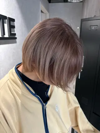 ショート カラー _WHITE / KENTOのヘアスタイル