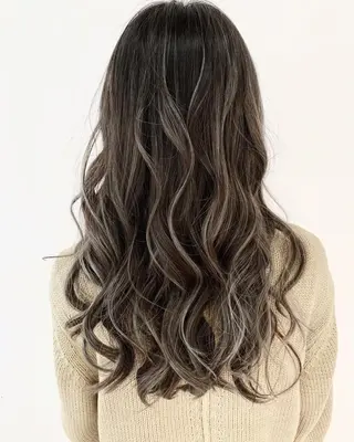 ロング 坂野 結子のヘアスタイル