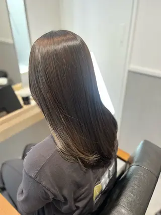 ミディアム カラー effect横浜所属・切りっぱなしボブ/ 艶カラー/綾莉のヘアスタイル