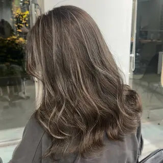 ミディアム さえ 大宮/ハイライトのヘアスタイル