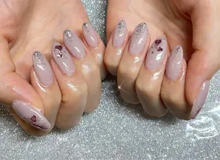 ネイル VIERU 🌈🎀💖のネイルデザイン