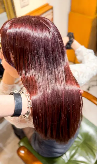 ロング 飯星慧斗 /ブリーチ、縮毛矯正のヘアスタイル