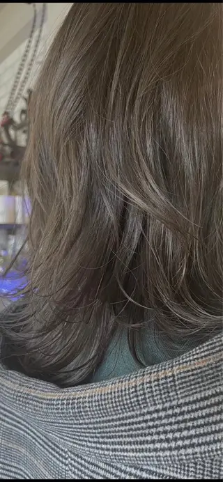 ミディアム カラー 鈴木 悦子のヘアスタイル